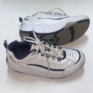 TS Sport Sleek White and Black Men Sneakers Walking Curved Leather Upper Sz, 8.5